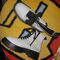 ราคา [Used] บูทขาว งานทรง Dr.Martens ยาวถึงข้อเท้า มีซิปข้าง+ผูกเชือก (11996465215)