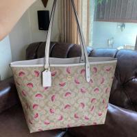 ราคา New!! COACH มือ1 รุ่น REVERSIBLE CITY TOTE IN SIGNATURE CANVAS WITH WATERMELON PRINT (8743345659)