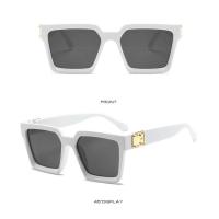 ราคา [พร้อมส่ง] แว่นเก็บทรง แว่นกันแดด กรอบทรงเหลี่ยม ขนาดใหญ่ สไตล์หรูหรา (4977414070)