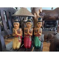 ราคา ตุ๊กตาไม้ นางไหว้นั่ง สูง15 นิ้ว 3 สี ผู้หญิง แกะสลัก ตุ๊กตาแกะสลัก ประดับกระจกสี สวมชุดไทยโจงกระเบน ตุ๊กตาสวัสดี (15729208932)