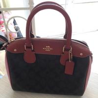 ราคา หมอน coach ลายซี ขนาด9นิ้ว สีทูโทน ใส่กระเป๋าตังค์ใบยาวได้ มือหนึ่ง มีสายสะพายปรับสั้นยาวได้ สีหายากรุ่นนี้ (1103830162)