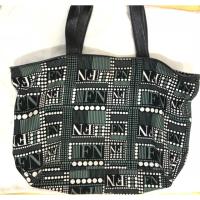 ราคา Flynow tote สภาพดี ภายในสะอาด มีช่องซิบ น้ำหนักเบา ทนทาน (1368370620)