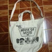 ราคา กระเป๋า​ VANS​ OFF​ THE​ WALL (5723803676)