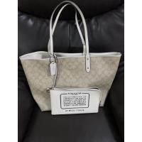 ราคา Coach tote กลับด้านสีขาวครีม แท้ (มือสอง)❤️ (11706768545)