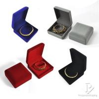 ราคา กล่องกำมะหยี่ใส่กำไล สร้อยข้อมือ หรือ นาฬิกา กล่องของขวัญใส่นาฬิกา ปรับขนาดภายในได้ ขนาด 9.2x9.2x4.5cm (42กำไล) (18076830303)