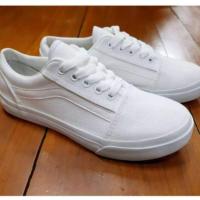 ราคา รองเท้าผ้าใบทรงแวนส์ LEO รุ่น E8 สีขาวล้วน (7213831419)