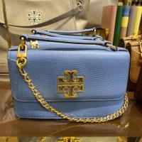 ราคา (ผ่อน 0%) ของแท้!! พร้อมส่งในไทย!! Tory Burch Britten Mini Top Handle Crossbody Bag อะไหล่ทอง สีฟ้า BLUEWOOD (8518880346)