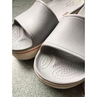 ราคา รองเท้า crocs สีเทา size 39 ของแท้มือสอง (20247383608)