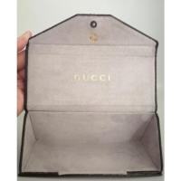ราคา กล่องใส่แว่นตา พับเก็บได้ Gucci ของแท้ มือสอง (11572012856)
