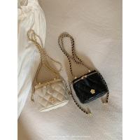 ราคา Nanfeng Xiaopu May Tumi Camellia Lingge Chain กล่องกระเป๋าใบเล็กหญิง 2023 ใหม่กระเป๋าสะพายข้างเดียว (23844704796)