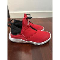 ราคา รองเท้าผ้าใบเด็ก Adidas สีแดง Size 21cm มือสอง (22543652528)