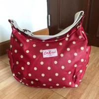 ราคา กระเป๋าสะพาย ลายจุดสีแดง Cath Kidston ของแท้% (15588316816)