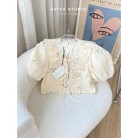 ราคา เสื้อแขนพองสีครีมปักลายดอกสวยมาก (22146214537)