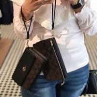 ราคา กระเป๋าคล้องมือ//กระเป๋าสตางค์ COACH FOLDOVER WRISTLET แท้ % (6241540668)
