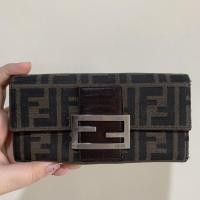 ราคา ส่งฟรี! FENDI zucca wallet ใบยาว มือสอง แท้100% สภาพดีงามมากค่า (7990361426)