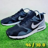 ราคา รองเท้ามือสองลดราคา Nike Air Max Tavas / Size 46.0 ยาว 30.0 มือสอง ของแท้ (2142281793)