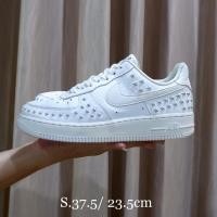 ราคา Nike Air Force 1 Low ‘07 XX White Studded ของแท้ (23223539747)