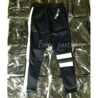 ราคา 2ตัวส่งฟรีจร้า New กางเกงวอร์มแถบขาว หน้า+ข้าง มาใหม่ทรงเดฟ (373571282)