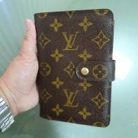 ราคา Used LV Monogram Porte Papier Zippe Bifold Passport wallet (4206577105)
