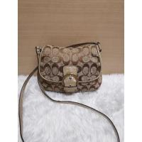 ราคา กระเป๋าCoach ของแท้ มือ2 สภาพดีลายCสีน้ำตาล ขอบเมเทอลิคสีทองซับสะอาดสีชมพูอ่อน ครอสบอดี้ขนาด 8นิ้ว สูง 5.5นิ้ว (4172429484)