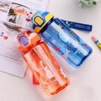 ราคา [พร้อมส่ง] ขวดน้ำเด็กยกดื่ม กระบอกน้ำพกพาไปโรงเรียน วัสดุ ลายกราฟฟิตี้น่ารักๆ สำหรับเด็กโต 450ml/500ml (21481647103)