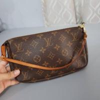 ราคา กระเป๋า LV pochette (1665337566)
