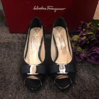 ราคา Sales!! ♥️ รองเท้า Ferragamo หนังแก้วสีดำ (1633637220)