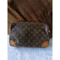 ราคา Used Louis Vuitton Clutch กระเป๋าคลัชมือสอง หลุยส์ แท้ 100% (13927196149)