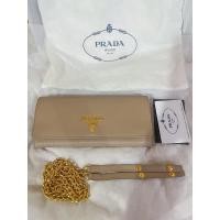 ราคา กระเป๋าสตางค์ Prada สีนู้ด มีสายโซ่สีทองถอดออกได้ แท้ 100% Prada Chain Wallet (8222542594)