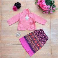 ราคา ชุดพื้นเมืองล้านนาเด็ก ชุดสาวเหนือเด็กน่ารักๆ เสื้อลูกไม้ผูก กระโปรงผ้าฝ้าย สีชมพู (9111630309)