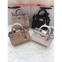 ราคา #lyn​งานแท้Outlet สะพายข้าง คอลเล็คชั่นใหม่อุปกรณ์ : ถุงผ้า ป้ายแบรนด์(ป้ายราคา)ขนาด 8 นิ้ว มี 4 สี : ดำ ขาว เทา นู๊ด (13816522626)