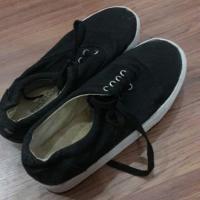 ราคา รองเท้าผ้าใบส้นตึกสีดำ (18614600)