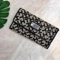 ราคา กระเป๋าสตางค์ Tommy Hilfiger แท้ used (2309640270)