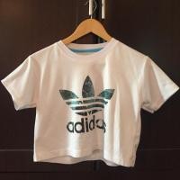 ราคา เสื้อครอปลาย adidas (347372435)