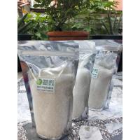 ราคา ส่งฟรี โพลิเมอร์ ขนาด 1 กิโล สารอุ้มน้ำ โพลิเมอร์เม็ดใหญ่ อุ้มน้ำได้ถึง 200 เท่า รองกุ้นหลุมก่อนปลูกต้นไม้ (3742182822)