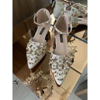 ราคา ❌สินค้าหมด❌รองเท้าคัทชูหัวแหลม สไตล์Valentino รัดส้น ปักหมุดทอง (7977539727)