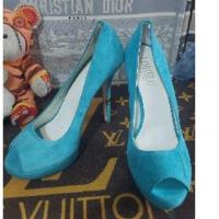 ราคา รองเท้าส้นสูงกำมะหยี่สีฟ้าแบรนด์LoribluMadeInItalyไซส์39สภาพดีมือสอง (23782246197)