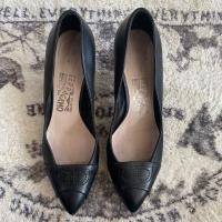 ราคา รองเท้าแบรนด์เนมแท้มือสอง แบรนด์ Ferragamo รองเท้าวินเทจ (21381405956)