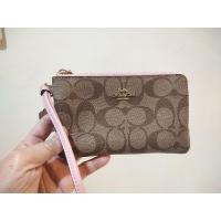 ราคา Coachกระเป๋าคล้องมือ สอง ซิป ไม่มีตำหนิ สายชมพู แท้100% (3251275665)