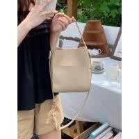 ราคา กระเป๋าสะพายข้างทรงบักเก็ต รุ่น Vi700 หนังPUนิ่มแบบด้าน ใบเล็ก สายปรับระดับได้ เข้าได้กับทุกลุค (2สี ดำ,ครีม) (19891104320)