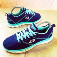 ราคา Sketchers เบอร์ 39.5 ยาว 26.5 cm มือสองของแท้ (1818216369)