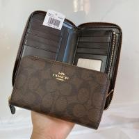 ราคา ♥️ ของแท้!! Pre order!! Coach Medium Id Zip Wallet In Signature Canvas ลาย C สีน้ำตาลเข้ม ♥️ (1586587598)