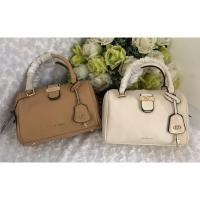 ราคา [พร้อมส่ง] LYN Jessica Handbag กระเป๋าถือ กระเป๋าสะพายข้าง ทรงหมอน สีเอิร์ธโทน อุปกรณ์ครบ (11455375055)