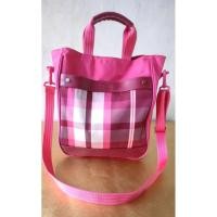 ราคา บีนโพลแท้ Beanpole กระเป๋าผ้าไนล่อน สีชมพูสดใส มือสอง สภาพสวย พร้อมลายสก๊อตเอกลักษณ์งานแบนด์Beanpole (18590192846)