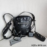 ราคา BALENCIAGA Le Cagole Crossbody Bag ของแท้ 100% [ส่งฟรี] (22719246985)