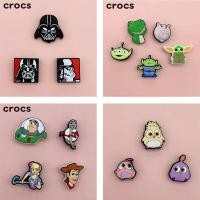 ราคา Crocs jibbitz Monster University hole หัวเข็มขัดรองเท้า Toy Story รองเท้าแตะตกแต่งหัวเข็มขัดการ์ตูนน่ารักอุปกรณ์เสริมหัวเข็มขัด Crocs charms รูรองเท้าดอกไม้ (20982516251)