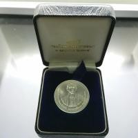 ราคา เหรียญเงินที่ระลึก 100 ปี วันพระราชสมภพ พระมหิตราธิเบสร พระบรมราชนก 2537 พร้อมกล่องเดิม (9857598877)