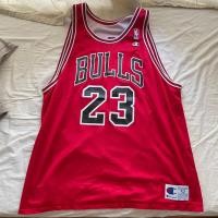ราคา เสื้อจอร์แดน Chicago Bulls ยุค 90 Champion Size 52 ใส่ได้ 2 ด้าน แดง/ขาว (20582886021)