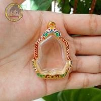 ราคา กรอบพระ กรอบพระเงินผสมชุบทอง | ทรงนั่งพานหลวงพ่อรวย | กว้าง2.7*สูง3.4ซม.(ขนาดจอกระจก) (23303861408)