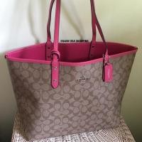 ราคา COACH F36658 REVERSIBLE CITY TOTE IN SIGNATURE - KHAKI/MAGENTA (1025358382)